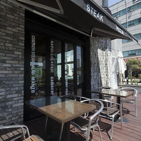 J-Top Hotel Siheung Екстер'єр фото